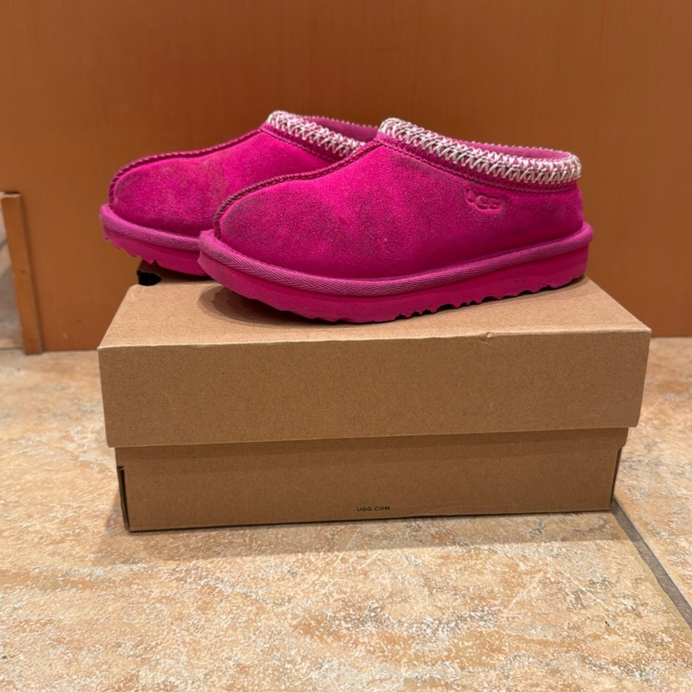 Used pink Ugg Tasman